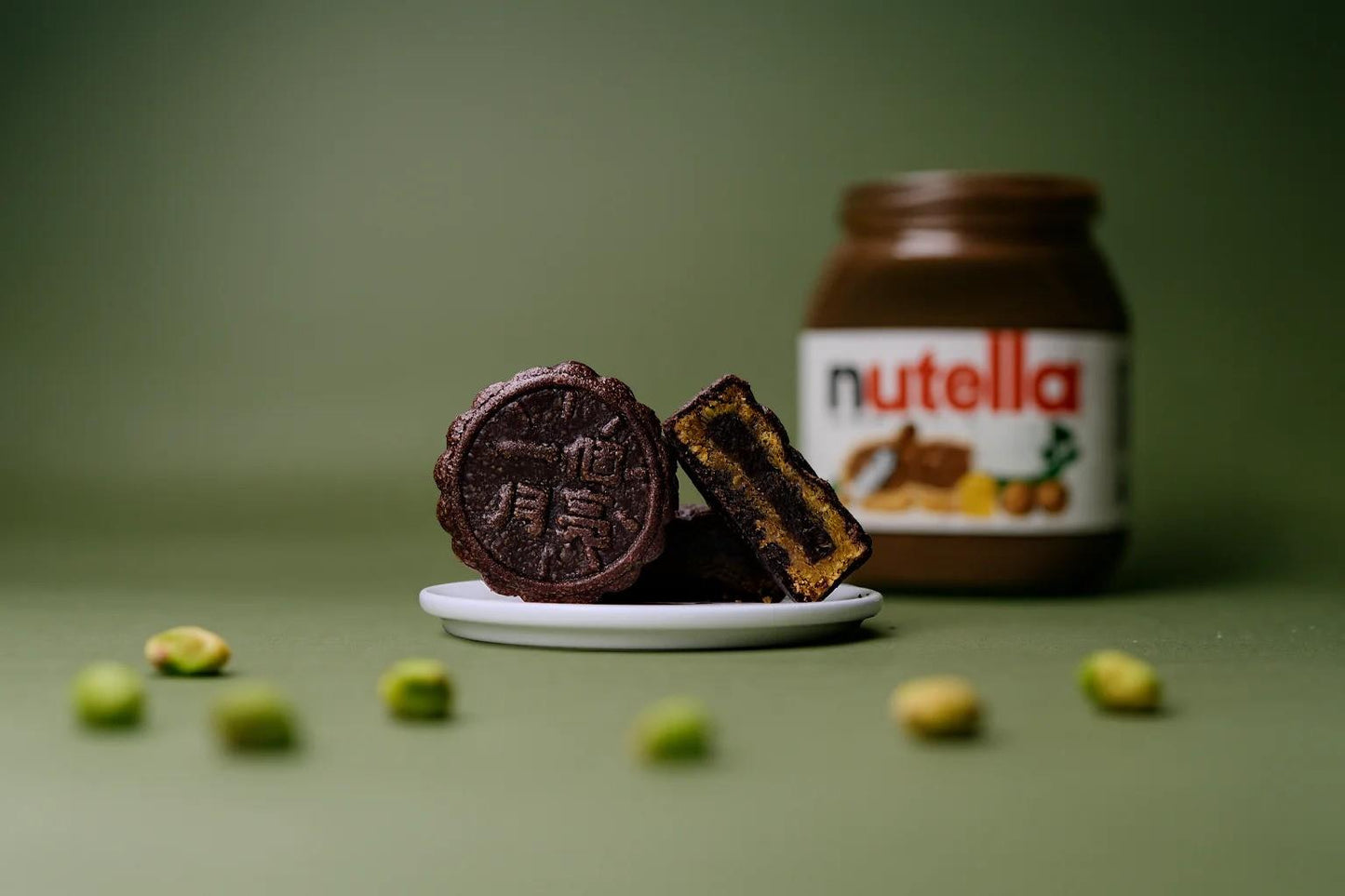 Under the Same Moon Chocolate Pistachio Hazelnut Mooncake (Box of 2) 一個月亮 朱古力開心果流心榛子醬月餅 (2件禮盒裝)