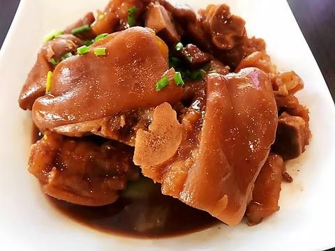 Under the Same Moon Braised Pork Knuckle in Red Fermented Bean Curd Sauce 一個月亮 南乳炆豬手