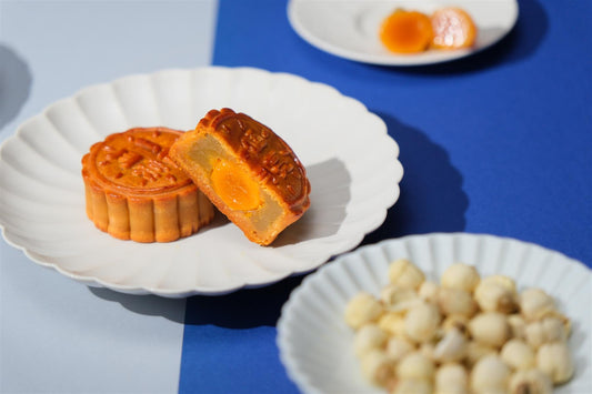 Under the Same Moon White Lotus Seed Paste Mooncake with Egg Yolk (Box of 4) 一個月亮 白蓮蓉蛋黃月餅 (4件禮盒裝)